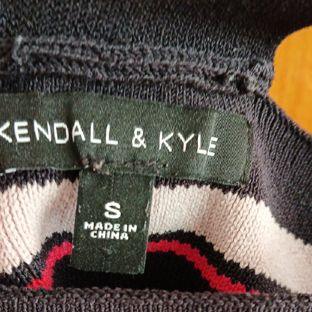 Kendall & Kylie Black and White Striped Top S NWT - Picture 2 of 4